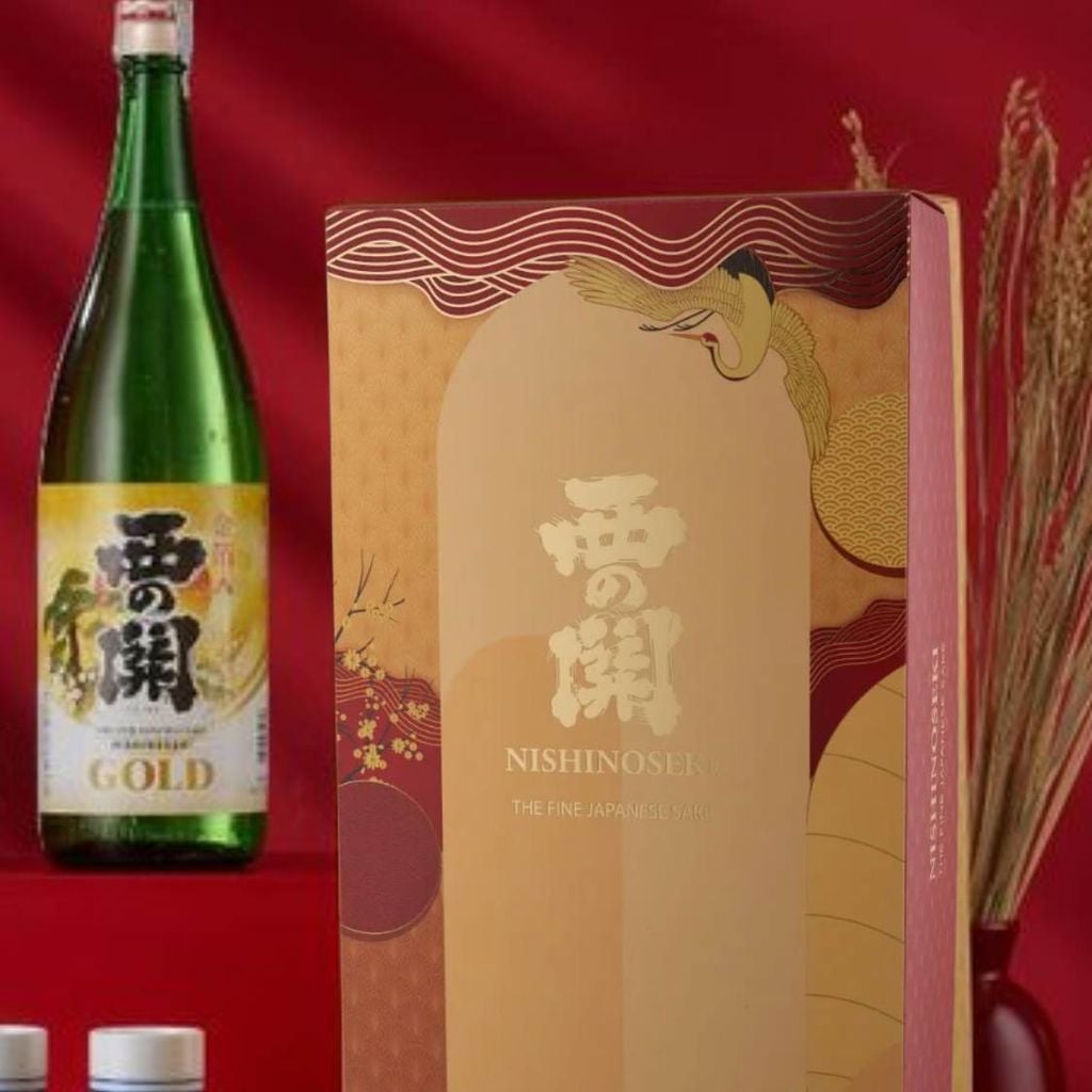 Hộp quà Tết rượu Sake Nishinoseki Gold Leaf 1800ml 15%