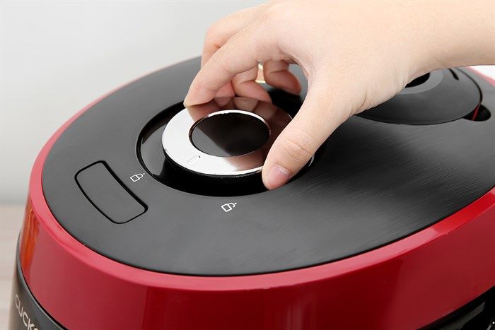Nồi cơm điện tử áp suất Cuckoo 1.08 lít CRP-PK0600F/BKRDVN