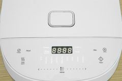Nồi cơm điện tử Beko 1.8 lít RCM 50823W