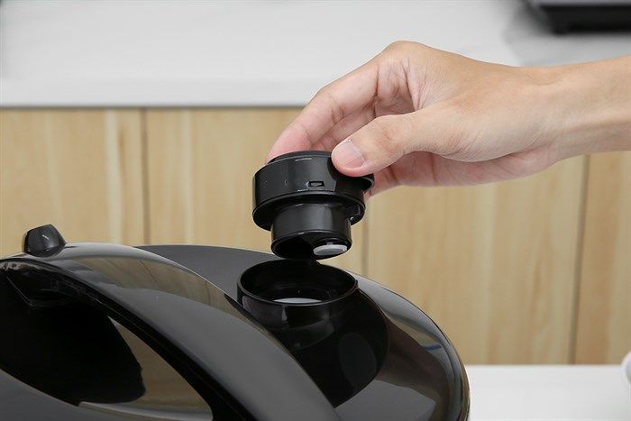 Nồi cơm nắp gài BlueStone 2.8 lít RCB-5538