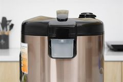 Nồi cơm nắp gài BlueStone 2.8 lít RCB-5538