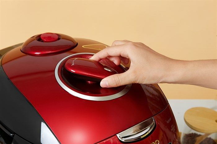 Nồi cơm áp suất cao tần Cuckoo 1.8 lít CRP-HUS1000F