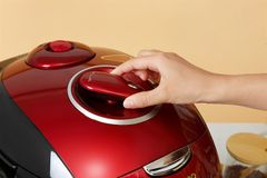Nồi cơm áp suất cao tần Cuckoo 1.8 lít CRP-HUS1000F