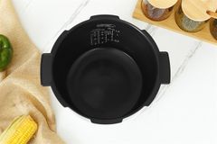 Nồi cơm áp suất cao tần Cuckoo 1.8 lít CRP-HUS1000F
