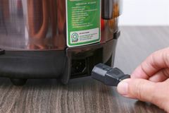 Nồi cơm cao tần Kangaroo 1.8 lít KG599N