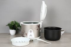 Nồi cơm nắp gài Crystal 1.8 lít JRC-180FE