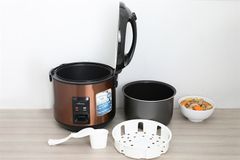 Nồi cơm nắp gài Crystal 3 lít NCG3001