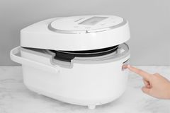 Nồi cơm điện tử Cuckoo 1.44 lít CR-0810F