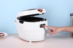Nồi cơm điện tử Cuckoo 1.8 lít CR-1020F