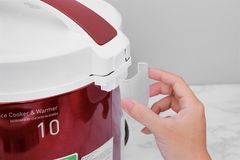 Nồi cơm nắp gài Cuckoo 1.8 lít CR-1081