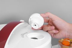 Nồi cơm nắp gài Cuckoo 1.8 lít CR-1081