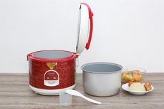 Nồi cơm nắp gài Cuckoo 2 lít CR-1122