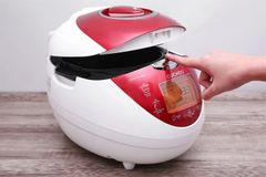 Nồi cơm điện tử áp suất Cuckoo 1.08 lít CRP-N0601F