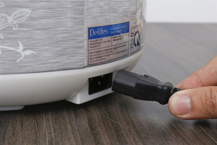 Nồi cơm nắp gài Delites 1.8 lít NCG1805
