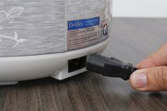 Nồi cơm nắp gài Delites 1.8 lít NCG1805