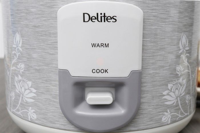 Nồi cơm nắp gài Delites 1.8 lít NCG1805