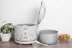 Nồi cơm nắp gài Happycook 3 lít HC-300