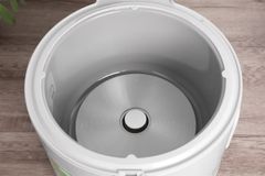 Nồi cơm nắp gài Happycook 3 lít HC-300