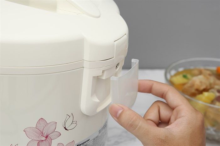 Nồi cơm nắp gài Kangaroo 1.2 lít KG12RC1
