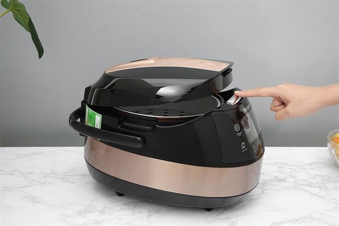 Nồi cơm điện tử Kangaroo 1.8 lít KG18DR8