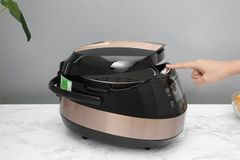 Nồi cơm điện tử Kangaroo 1.8 lít KG18DR8