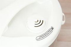 Nồi cơm nắp gài Kangaroo 1.8 lít KG18RC3