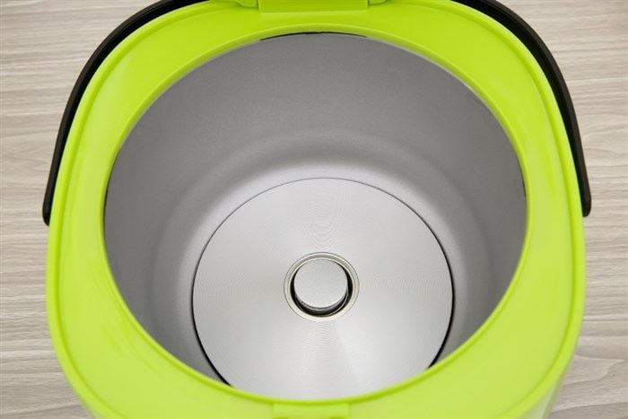 Nồi cơm nắp gài Kangaroo 2.2 lít KG22R1