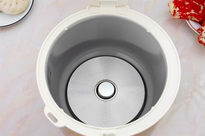 Nồi cơm nắp gài Kangaroo 2.2 lít KG572