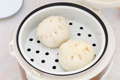 Nồi cơm nắp gài Kangaroo 2.2 lít KG572