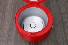 Nồi cơm nắp gài Kangaroo 1.2 lít KG822