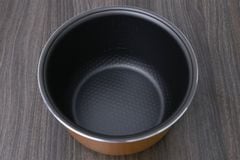 Nồi cơm nắp gài Kangaroo 1.2 lít KG822