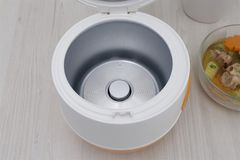 Nồi cơm nắp gài Midea 0.6 lít MR-CM06SD