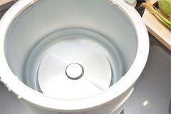 Nồi cơm nắp gài Midea 1.8 lít MR-CM18SQ