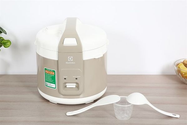 Nồi cơm nắp gài Electrolux 1.8 lít E4RC1-350B