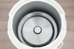 Nồi cơm nắp gài Electrolux 1.8 lít E4RC1-350B