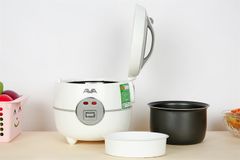 Nồi cơm nắp gài AVA 1 lít JRC-100P