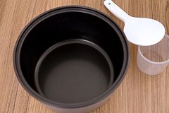 Nồi cơm nắp gài Cuckoo 0.5 lít CR-0331