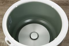 Nồi cơm nắp gài Hommy 1.8 lít JRC-180K