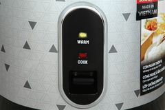 Nồi cơm nắp gài Sunhouse 3 lít SHD8305