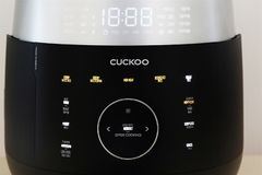 Nồi cơm áp suất cao tần Cuckoo 1.8 lít CRP-LHTR1009F/BKSIVNCV