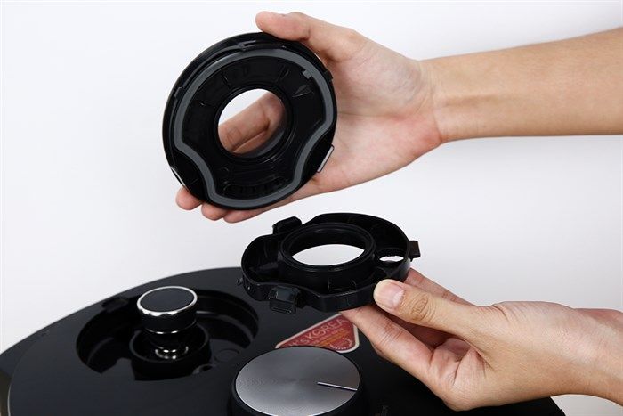 Nồi cơm áp suất cao tần Cuckoo 1.08 lít CRP-LHTR0609F/BKSIVNCV