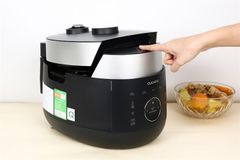 Nồi cơm áp suất cao tần Cuckoo 1.08 lít CRP-LHTR0609F/BKSIVNCV