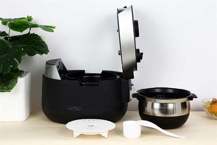 Nồi cơm áp suất cao tần Cuckoo 1.08 lít CRP-LHTR0609F/BKSIVNCV