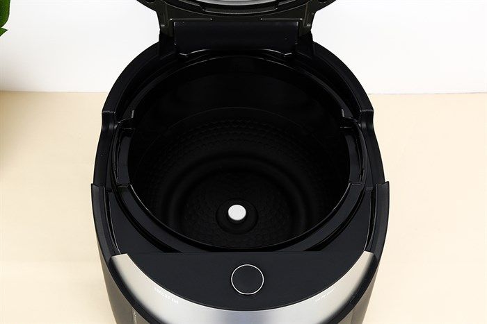 Nồi cơm áp suất cao tần Cuckoo 1.08 lít CRP-LHTR0609F/BKSIVNCV