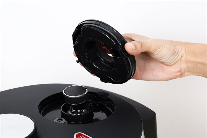 Nồi cơm áp suất cao tần Cuckoo 1.08 lít CRP-LHTR0609F/BKSIVNCV