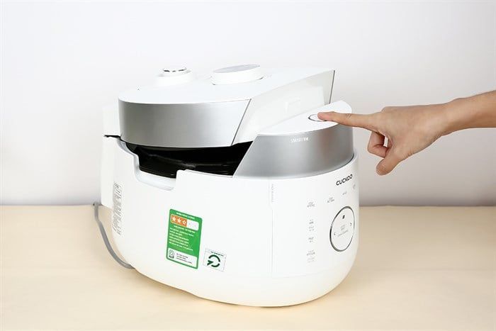 Nồi cơm áp suất cao tần Cuckoo 1.08 lít CRP-LHTR0609F/WHSIVNCV