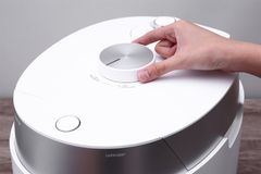 Nồi cơm áp suất cao tần Cuckoo 1.8 lít CRP-LHTR1009F/WHSIVNCV