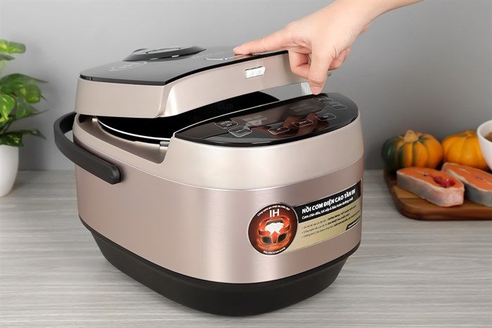 Nồi cơm cao tần Sunhouse Mama 1.8 lít SHD8959