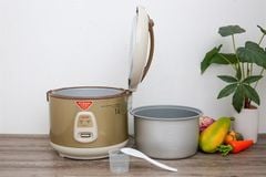 Nồi cơm nắp gài Cuckoo 2.5 lít CR-1413
