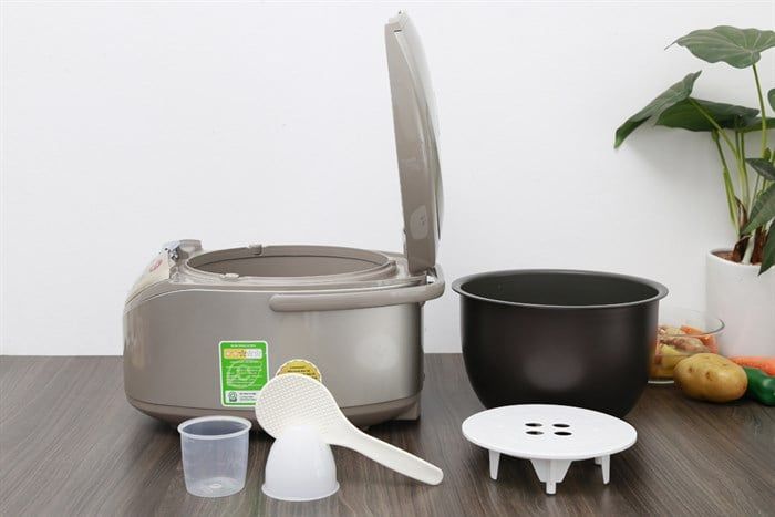 Nồi cơm cao tần Toshiba 1.8 lít RC-18RH(CG)VN